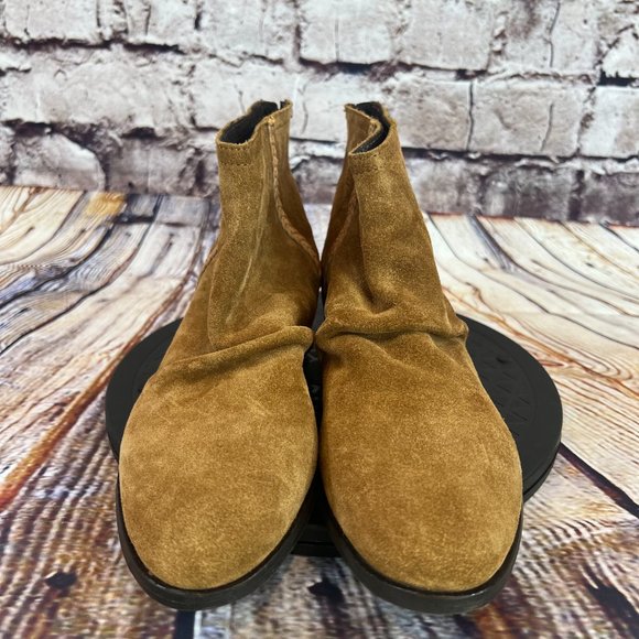 Journee Signature Women's Brown Suede Leather Heeled Ankle Boots Booties Size 7 - Picture 2 of 9